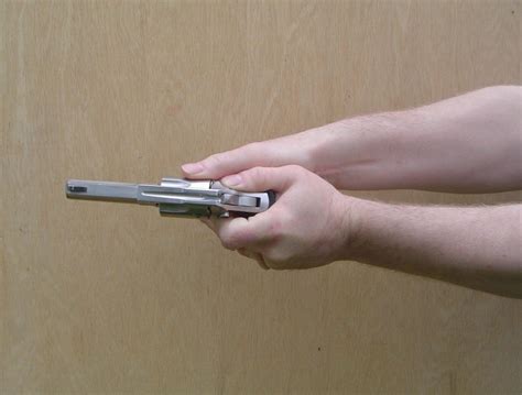 Left Hand Revolver 的图像结果