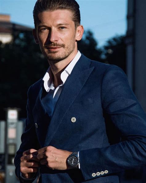 Navy Business Suit 的图像结果