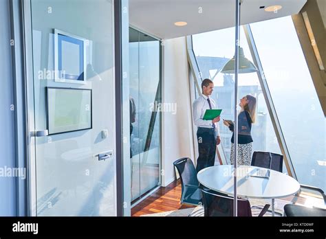 Modern Business People 的图像结果