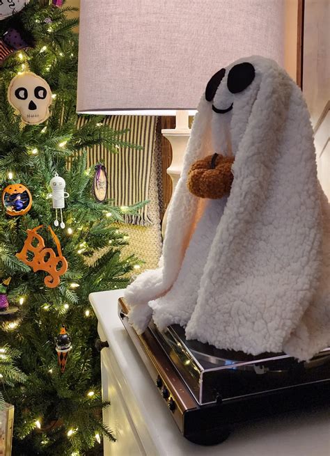 DIY Sherpa Ghost (+Video) | Easy Pottery Barn Copycat