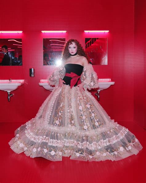 Chappell Roan turns Valentino bathroom into her own Paris Fashion Week ...