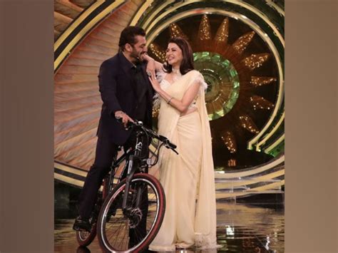 Bhagyashree, Salman Khan recreate 'Maine Pyar Kiya' moments on 'Bigg ...