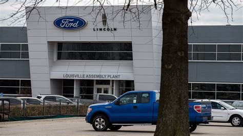 Ford employee vehicle pricing extended to consumers Trump tariff