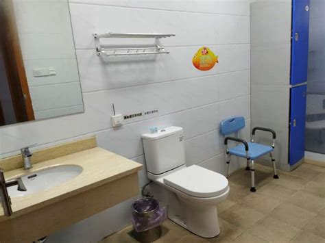 这里的澡堂能够免费洗澡，小东门街道升级澡堂还设了家庭助浴间 - 周到上海