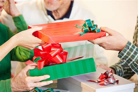 What are the Best Office Gift Exchange Ideas?