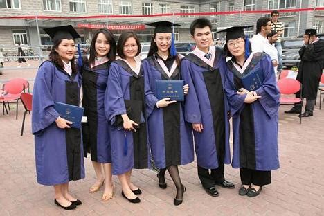 对外经贸大学举行2018届来华留学生毕业典礼[3]- 中国日报网