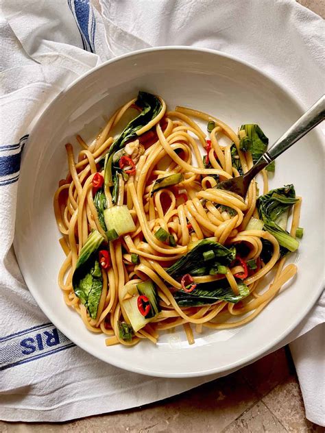 Lo Mein Spaghetti Noodles (Veggies) - Greedy Girl Gourmet