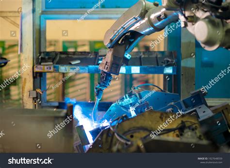 Assembly Line Welding Robot 的图像结果
