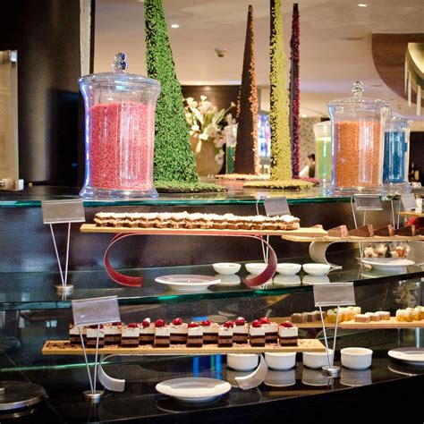 The Earth Plate Restaurant, Hotel Sahara Star | LBB