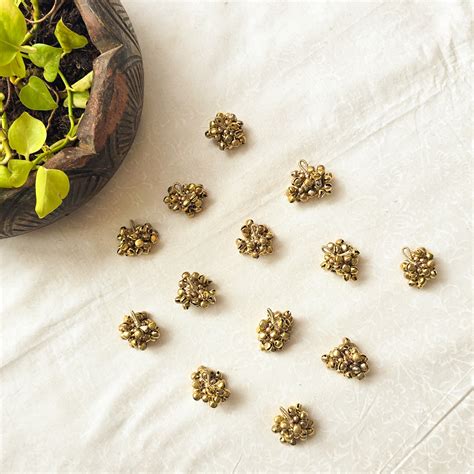 Pack Of 2 Moti Bunch Golden Latkan – Sanskruti