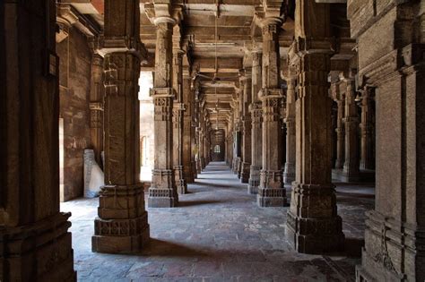 Unravelling The Mystery Of Jhulta Minara Of Ahmedabad