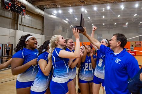 Dajah Williams’ 14 kills powers No. 1 Williamstown in Group 4 final ...