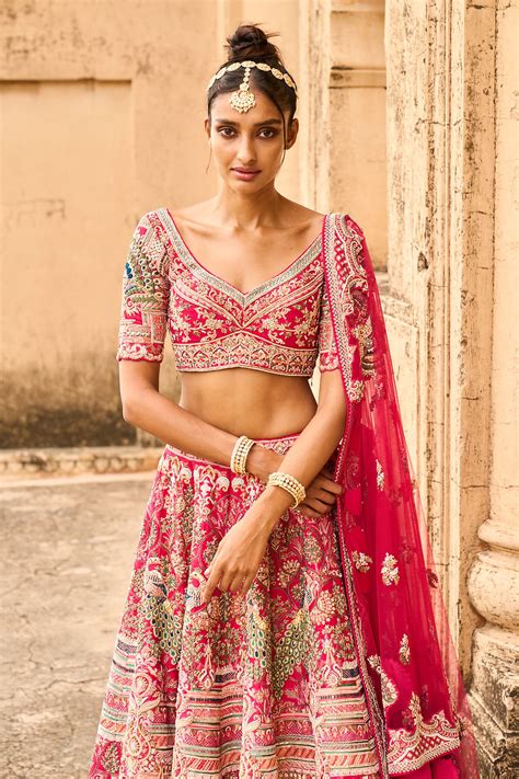 Guide to Choose Season Wise Best Fabric for Wedding Lehenga