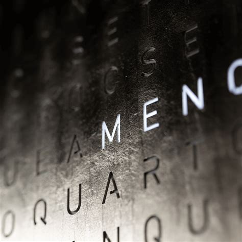 QLOCKTWO EARTH 90 CREATOR'S EDITION PLATINUM - LARGE | QLOCKTWO