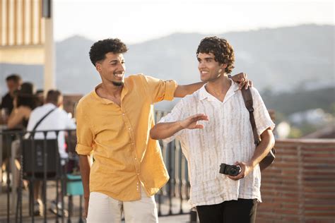 What Does Compa Mean in Spanish? Talking to Your Friends