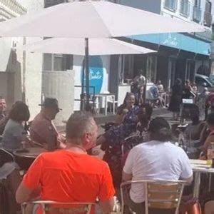 Summer Southend Deaf Pub at Chalkwell Beach , Saltwater Beach Cafe ...