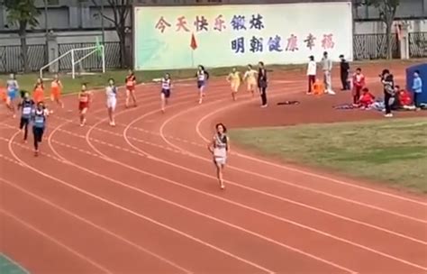 初中女生跑出国家一级运动员水平，100米、200米双项记录-千龙网·中国首都网
