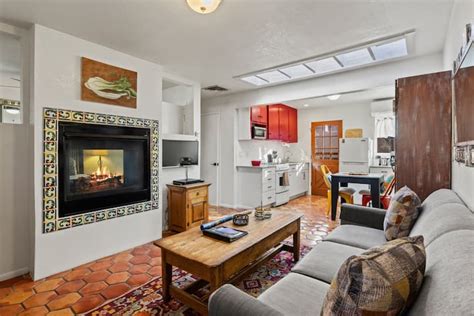 La Luna w/patio 5 min walk to Canyon Rd, 15 Plaza - Condominiums for ...