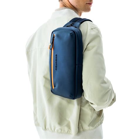 Men's Crossbody bags in leather and fabric | Piquadro Shop Online