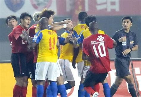 突发！足球报做出争议报道，广州恒大遭致命打击，球迷吐槽声一片_腾讯新闻