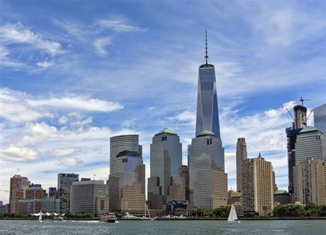 纽约摩天大楼和云层天空高清图片下载-正版图片502648193-摄图网