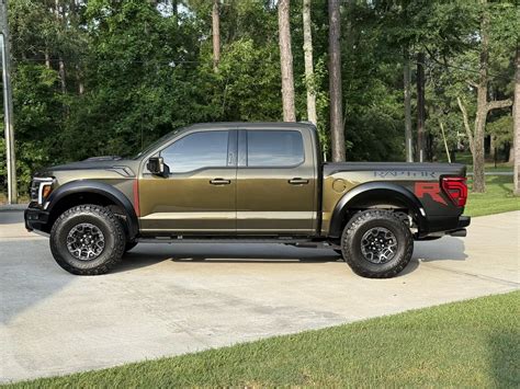 2024 Ford F-150 Raptor R With $113,855 MSRP Sells for $120,000 After 2,400 Miles - autoevolution