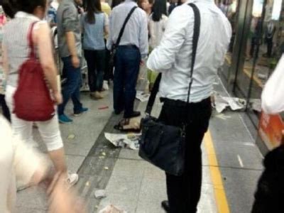 深圳地铁5号一乘客晕倒引发踩踏事件致9人受伤现场 深圳地铁5号乘客为什么晕倒_坏男人网