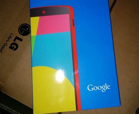 Prime immagini della confezione del Nexus 5 Rosso
