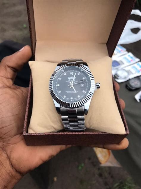 Vente montre , Kinshasa, République démocratique du Congo, 18 September ...
