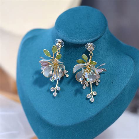 Violet Earrings – The Vintage Snob