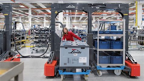 LT10 – LT20 / LT10 – LT16 B/BM tugger trains | Linde Material Handling
