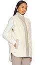Varley Covey Reversible Quilt Gilet in Sandshell | REVOLVE