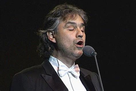 Andrea Bocelli - Extranos En La Noche - traduzione testo video download ...