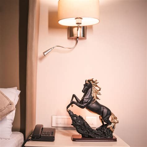 JOCULAR HORSE IN MOTION – unihoof