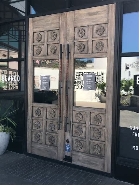 Restaurant Entrance 的图像结果