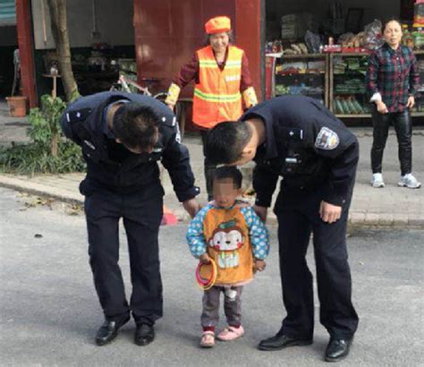 3岁幼女走失街头 民警发朋友圈微信帮其找到家人|民警|幼女|小孩_新浪新闻