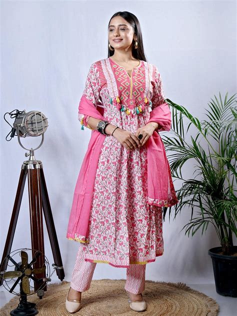 Pink kurta set with dupatta – Ekisha