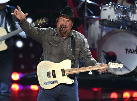 Garth Brooks to kick-off 7-city ‘Dive Bar’ tour at Joe’s in Chicago ...