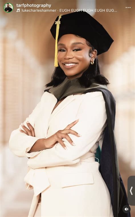 Pin by Sydnee Scott on UTK shoot in 2025 | Graduation ceremony outfit ...