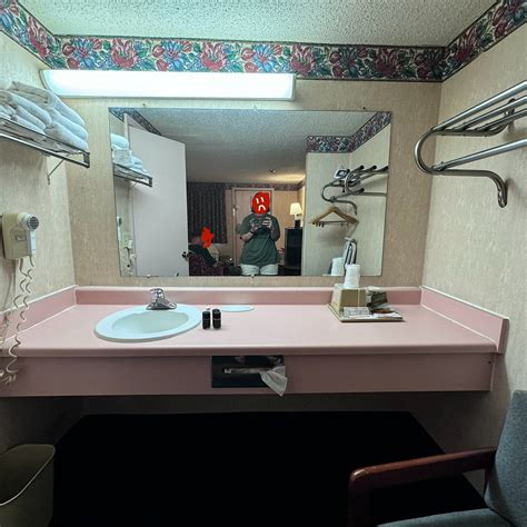 OZARK JUNCTION MOUNTAIN VIEW BY OYO - Motel Reviews, Photos, Rate ...