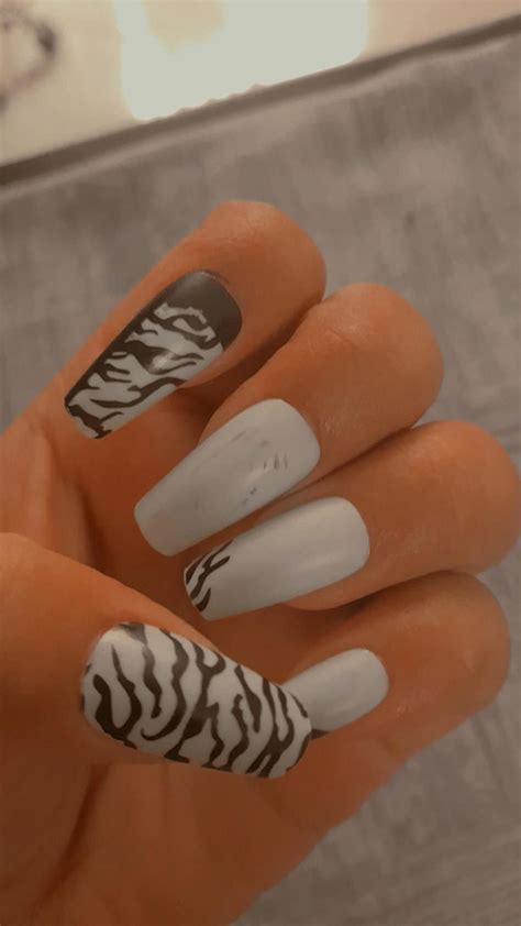 Buy Secret Lives Premium Stick on Nails Matte Light Green Combo with ...