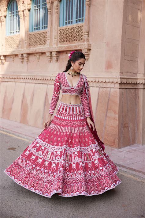 "Gajri" Hand Embroidered Lehenga Set – RONAK SHRUTI