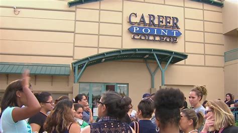 Sigue incertidumbre de estudiantes luego de cierre de escuela Career ...