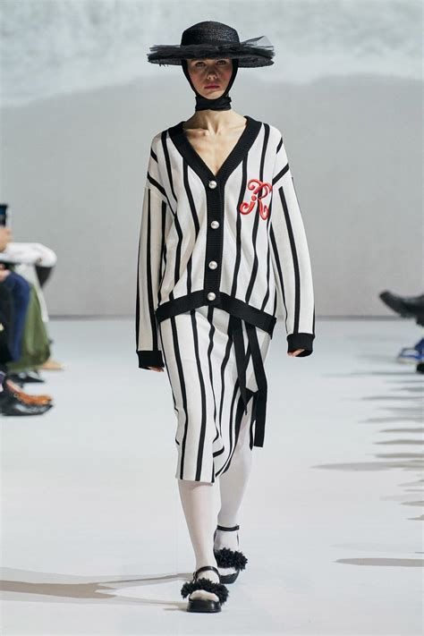 Romanchic Seoul Printemps-Été 2020 - Défilé | Vogue Paris | Fashion ...