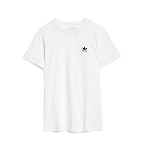 5 T-shirts in Kareena Kapoor Khan's closet that are absolute wardrobe ...