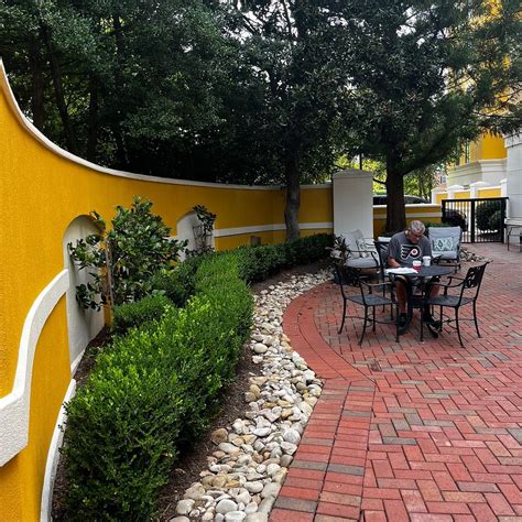 HAMPTON INN & SUITES CHARLOTTE/SOUTHPARK AT PHILLIPS PLACE - Hotel ...