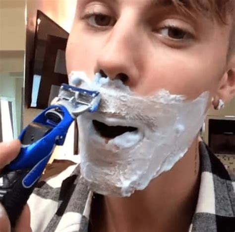 Hailey Baldwin makes Justin Bieber shave his moustache! - view pics ...