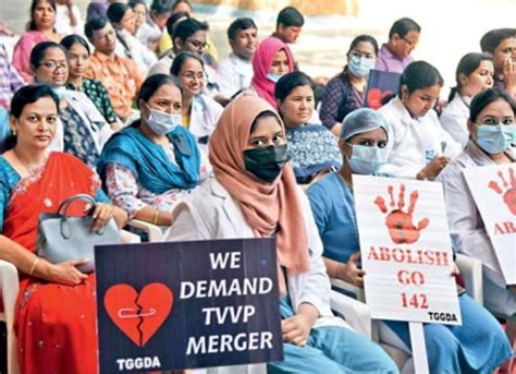 Telangana doctors stage protest against govt; demand arrears ...