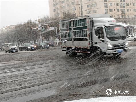 伊宁市大风如约而至，大雪紧随其后-高清图集-中国天气网新疆站