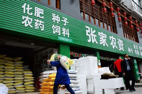 3月6日，小布镇陈镇长、黄主任在农资店了解农资备货情况，确保早稻生产物资充足到位 | 宁都县信息公开